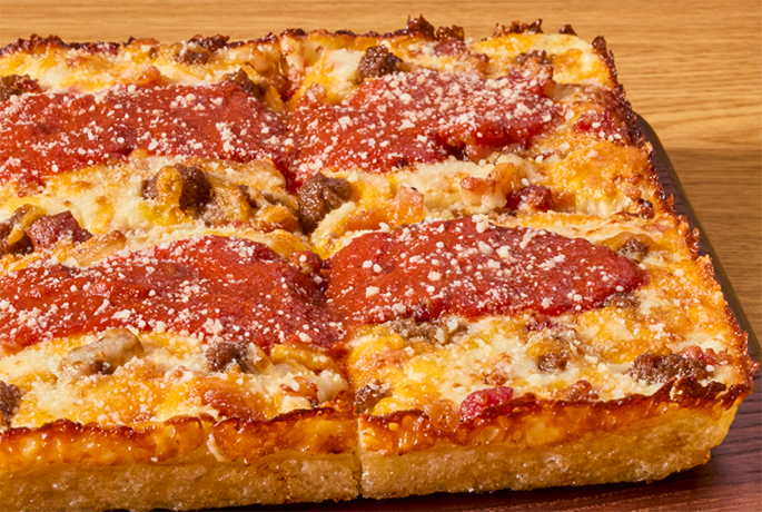 Detroit-Style Bacon Cheddar burger Pizza